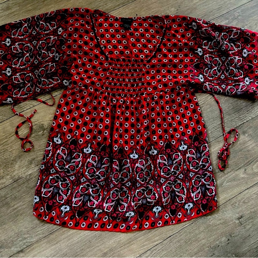 Red Patterned Women's Top size S- great for holidays!
